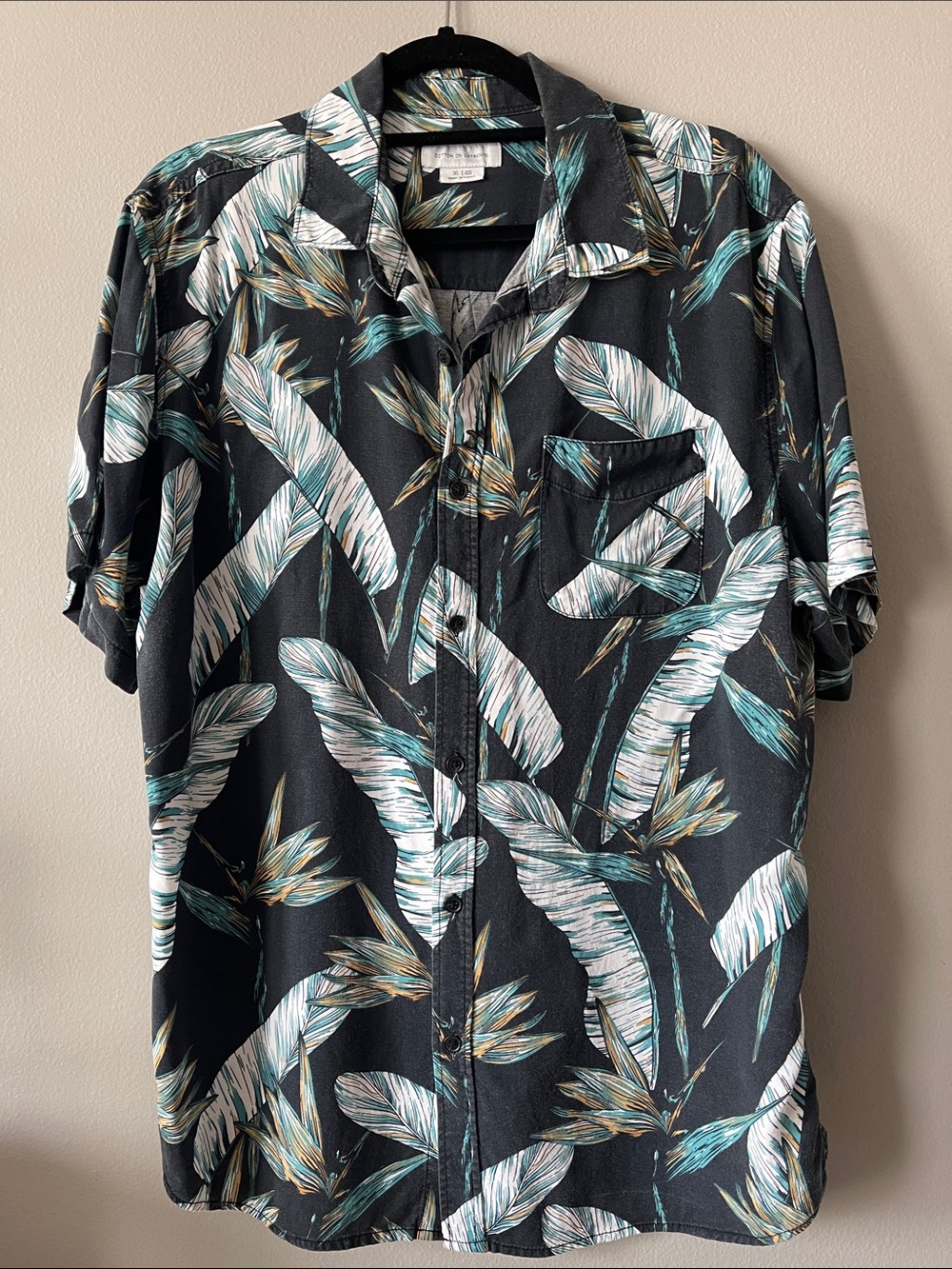 Casual Black Tropical-Leaf Short-Sleeve Button-Down Shirt